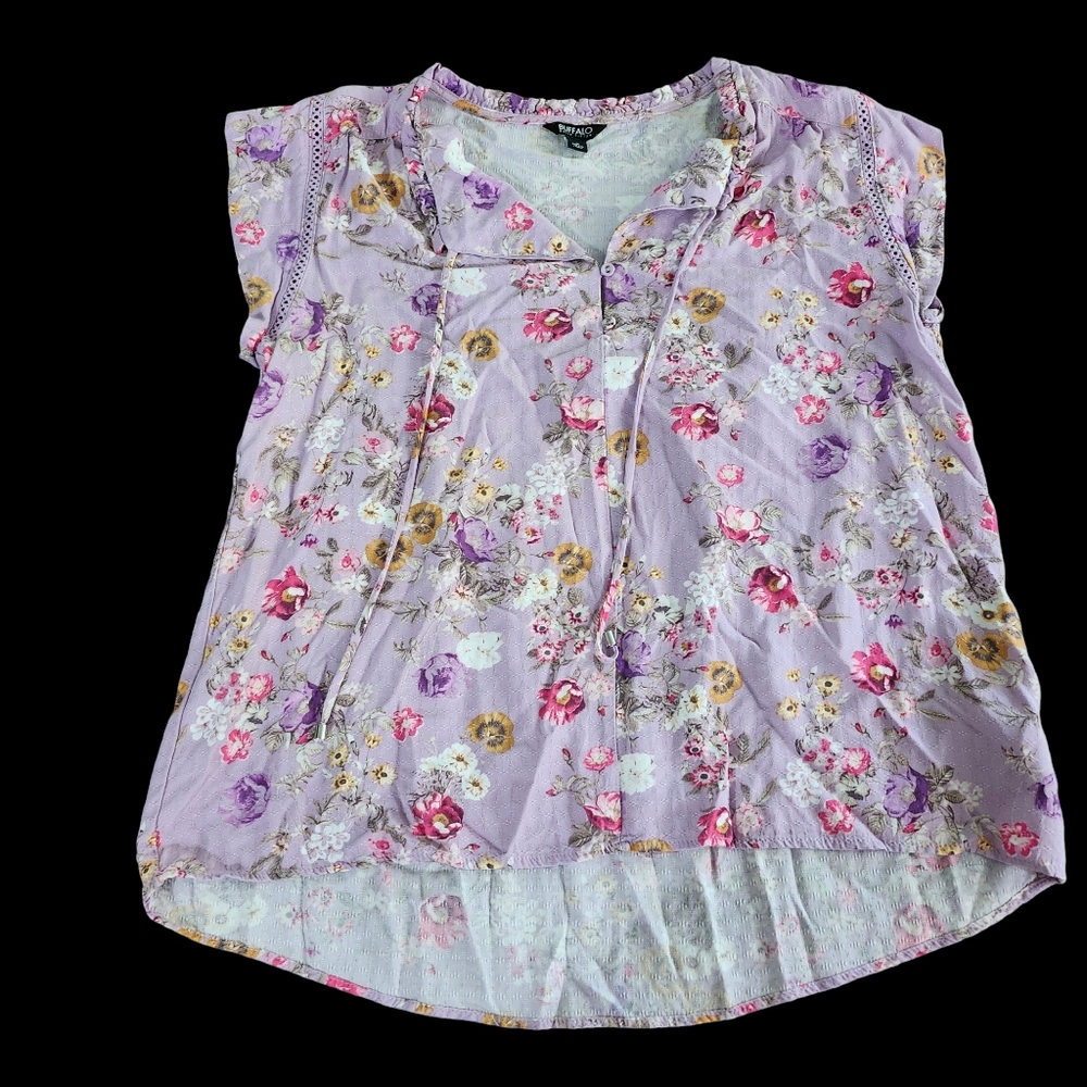 Buffalo NWT David Bitton Women's Flutter Sleeve Floral Top, Lilac Flowers Size M